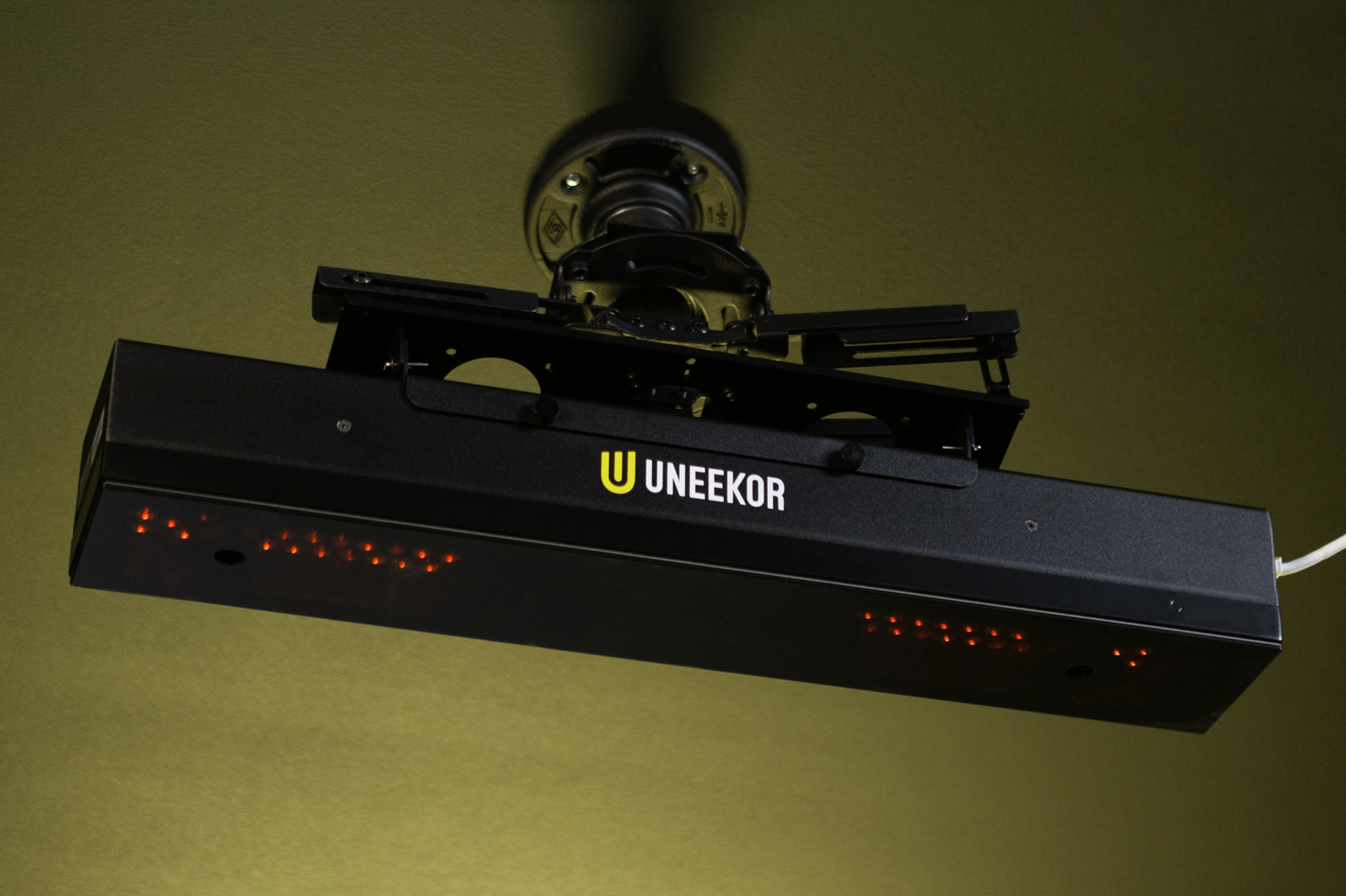 Uneekor EYE XR Launch Monitor - Golf Sim Depot
